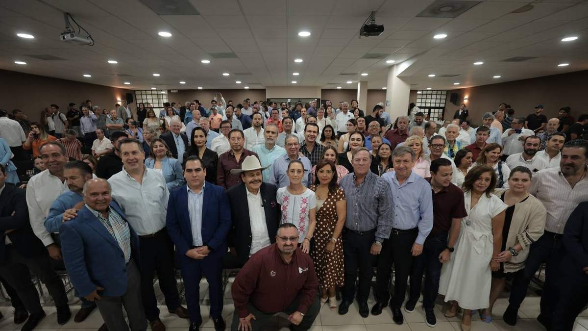La precandidata en su recorrido en Coahuila