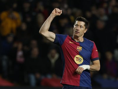 Barcelona anota cuatro goles en 24 minutos y aplasta 7-1 a Valencia en la Liga de España