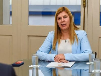 La intendenta de Plottier afirmó que "ni siquiera recibe una cuadra de asfalto" del Gobierno