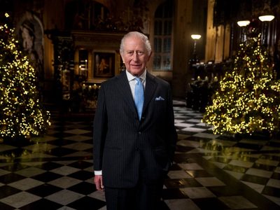 En mensaje navideño, rey de Inglaterra pide contrarrestar los conflictos con bondad