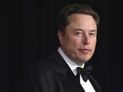 Cómo Elon Musk, propietario de X, utiliza su red social para amplificar sus opiniones de derecha