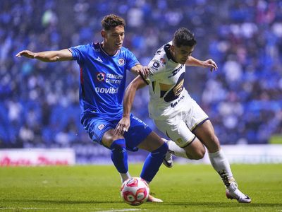 Pumas vence 3-2 a Cruz Azul y avanza al Play-In