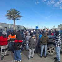 Trabajadores de maquiladora Tridonex quedan fuera de la planta y temen cierre en Matamoros