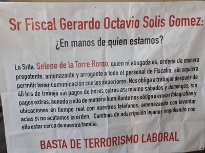 Cuelgan mantas para acusar a la Fiscalía de Jalisco de terrorismo laboral