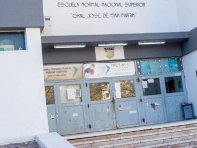 Fuerte repudio oficial a la violencia contra docentes de un colegio de Neuquén