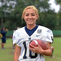 Ella es Andrea, la futbolista que ahora irrumpe en el futbol americano estudiantil
