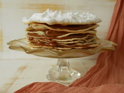Torta de frutillas con rapiditas: la opción perfecta si querés algo dulce sin gastar fortuna en la pastelería