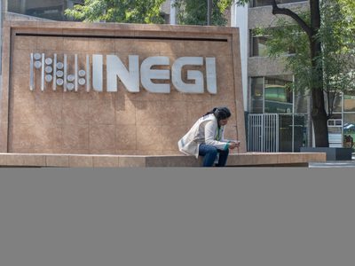 Funcionarios del Inegi no podrán ganar más que AMLO: Ministro