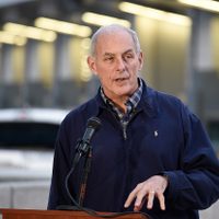 EU arrestó a más de 680 inmigrantes en redadas; "eran una amenaza a la seguridad pública": Kelly