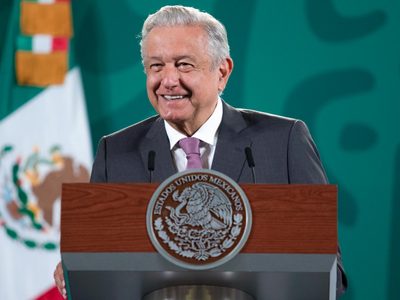 Práctica corrupta y generalizada el reparto de notarías: AMLO