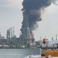 Incendio en la refinería de Dos Bocas “está controlado”, dice Sheinbaum