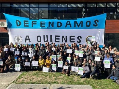 Despidos en el Parque Nacional Lanín: en una asamblea multitudinaria volvieron a pedir por la reincorporación