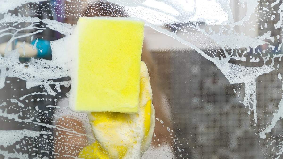 Cómo limpiar la mampara de tu baño. Fuente: (X)