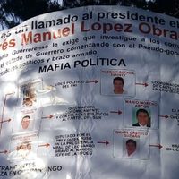 Cuelgan mantas dirigidas a AMLO donde acusan a Astudillo de proteger a una red criminal en Guerrero