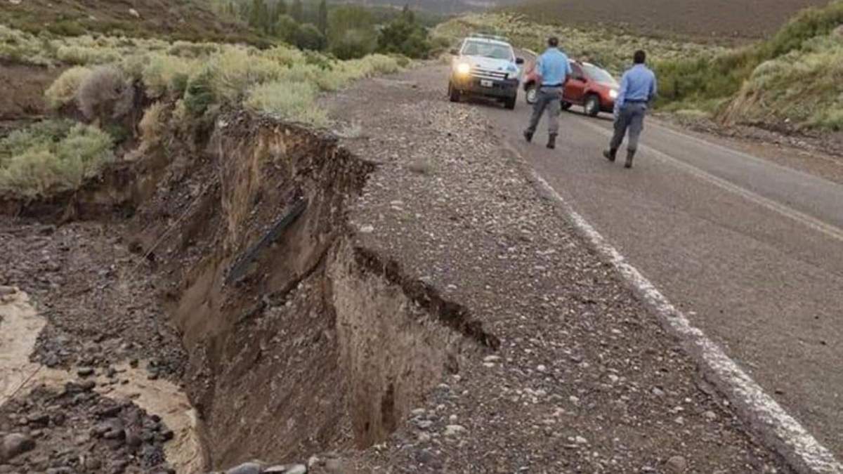 Derrumbe de la banquina en la Ruta 40. Fuente: (Twitter)