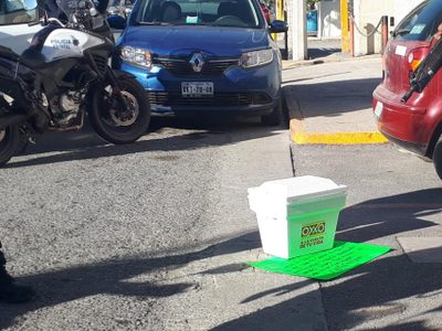 Intimidan a medios de Tamaulipas dejando hielera con una cabeza humana frente al diario Expreso