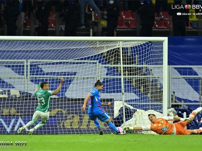 Cruz Azul avanza a la liguilla tras vencer 1-0 a León
