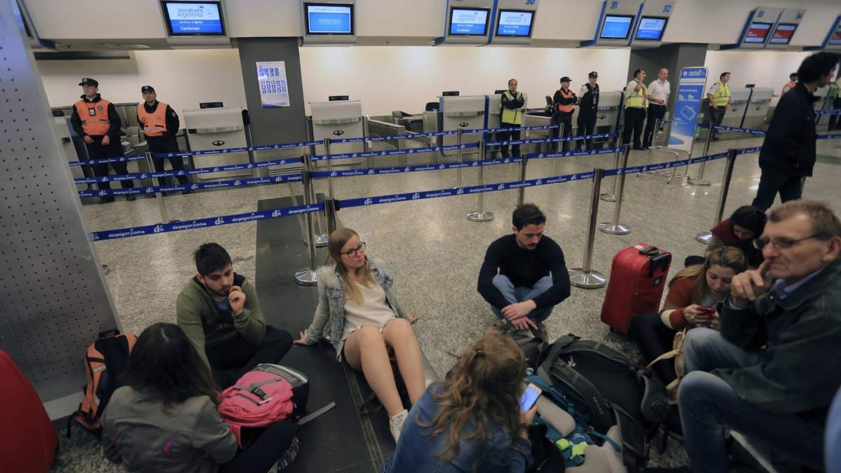 Las aerolíneas podrían modificar sus vuelos por el paro de controladores aéreos. Fuente: (X)