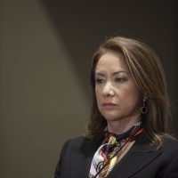 Ministra en entredicho