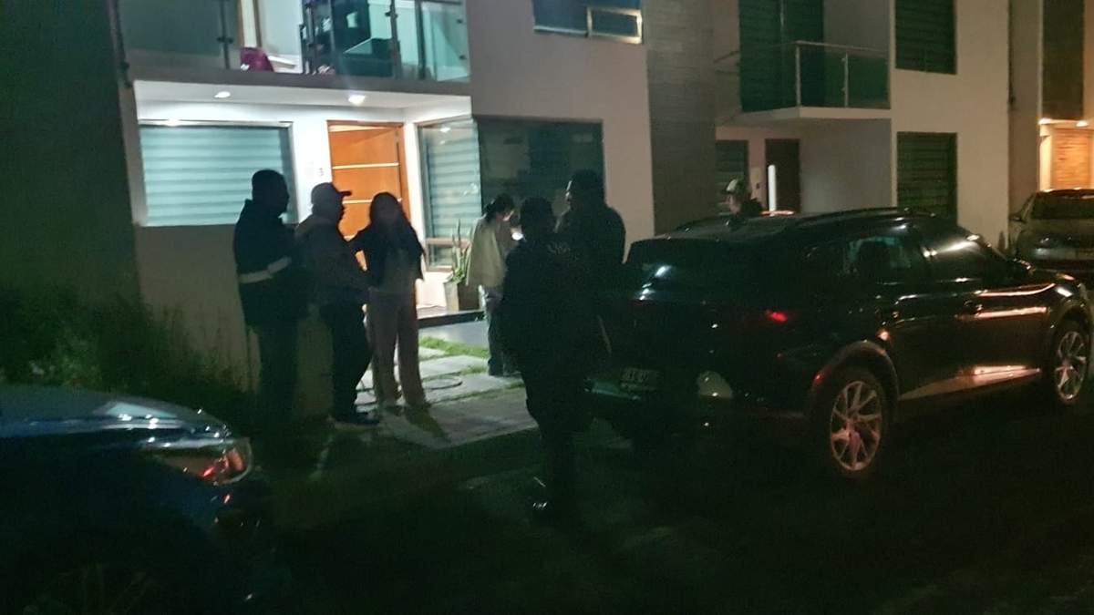 Autoridades acuden al domicilio donde se reportó el sometimiento de una empleada y el robo de un botín equivalente a 10 millones de pesos