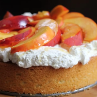 Sin azúcar, sin harinas y sin horno: la torta de durazno que estabas necesitado para una juntada con amigos