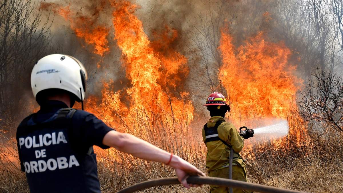 Las autoridades de Córdoba están en alerta porque las llamas no cesan.  Fuente: (X)