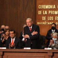 López Obrador consideró redactar otra Constitución