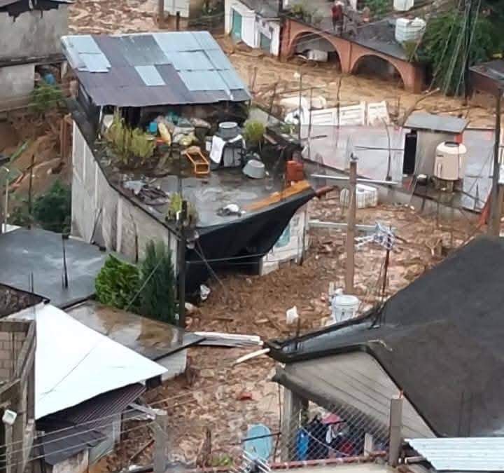 Huracán Priscila deja en Hidalgo 16 muertos, 90 comunidades incomunicadas y mil viviendas dañadas