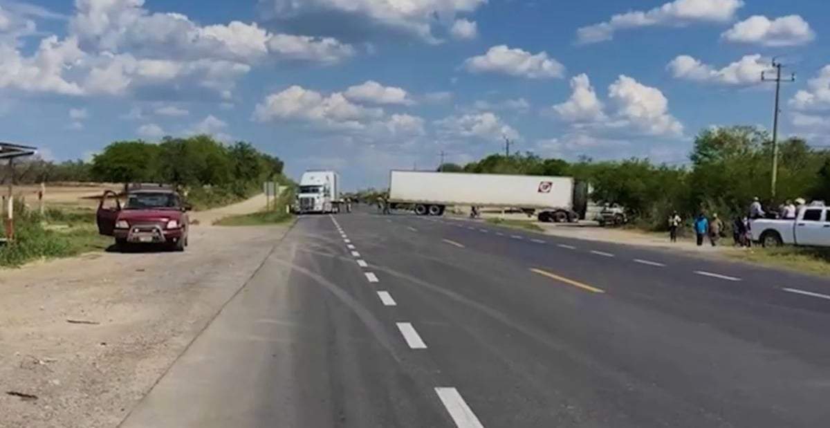 Bloqueo en la carretera Monterrey-Victoria
