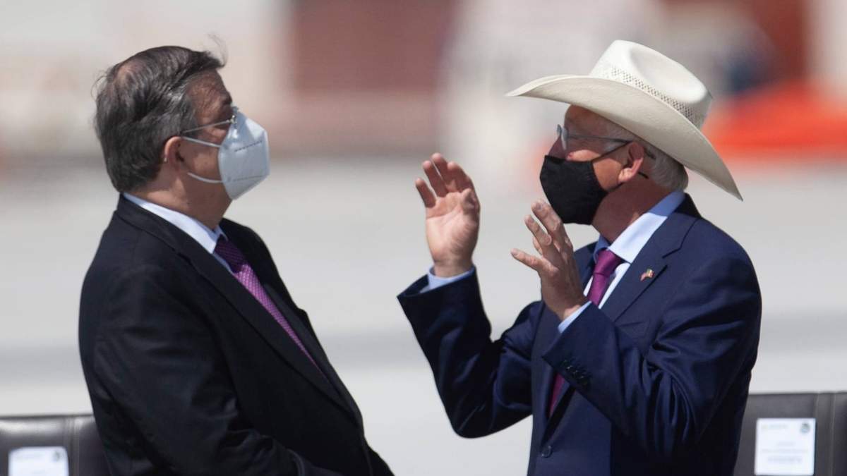 Diálogo entre Ebrard y Salazar