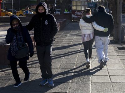 Clima en Neuquén: viernes frío, con heladas, viento fuerte y nevadas en cordillera