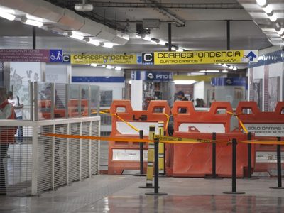 Metro arrolla a una mujer y un hombre en la estación Hidalgo; surgen varias versiones del incidente