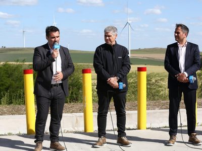 Darío Martínez visitó el parque eólico “Los Teros”