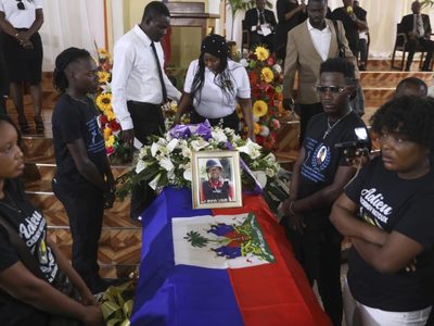 Periodistas en Haití exigen justicia al enterrar a segundo colega asesinado por pandillas