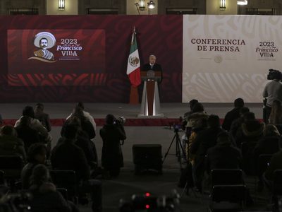 Filtran datos de periodistas que acuden a la mañanera de AMLO; el INAI investiga y Presidencia calla
