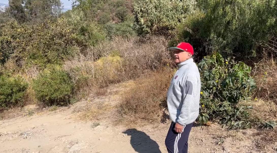 El presidente durante una caminata este domingo en el Colegio Militar
