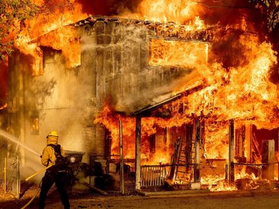 Evacuaciones masivas en Estados Unidos por los crecientes incendios forestales