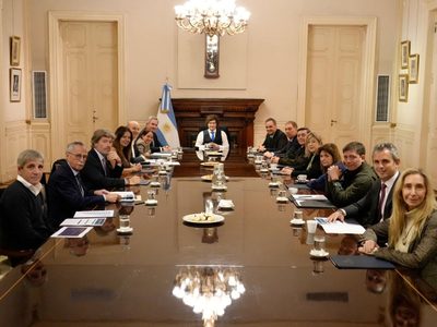 Pese al escándalo, Milei dio una nueva señal de apoyo a Adorni