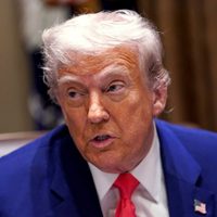 Trump está "en plena forma" para ser comandante en jefe, dice su médico tras examen físico