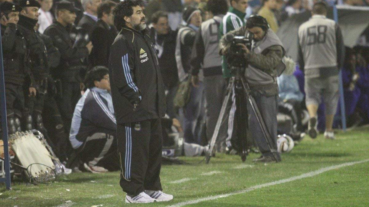 Maradona como director técnico en Cutral Co. Fuente: (Twitter)