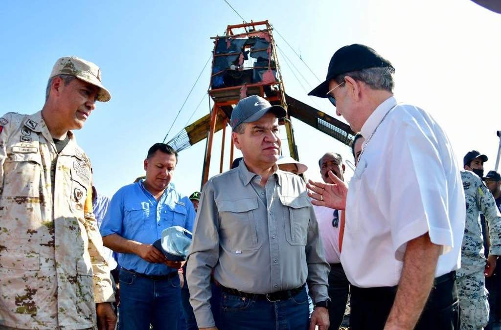 El gobernador de Coahuila supervisa rescate de mineros