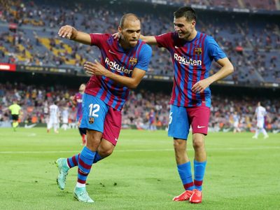 El Barcelona se sacude el luto por Messi; gana 4-2 a la Real Sociedad