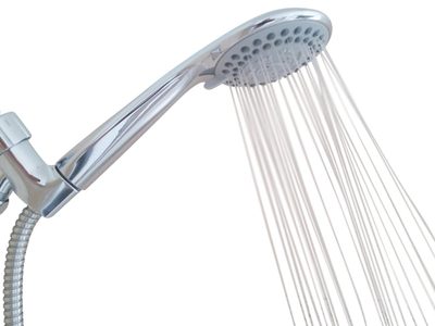 El mejor truco para limpiar a fondo el cabezal de la ducha y dejarlo brillante