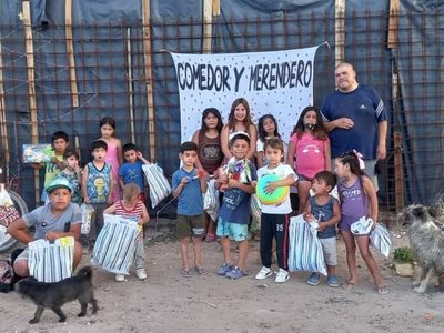 Piden bombitas de agua para un festejo de carnaval en un merendero de la meseta de Neuquén