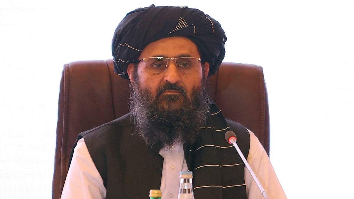 El mulá Abdulghani Baradar en una rueda de prensa