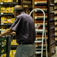 El Gobierno amplía los descuentos para jubilados en supermercados, farmacias y cuentas remuneradas