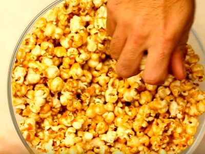 Pochoclos acaramelados: sorprendé a tu familia con esta receta súper crocante, fácil y deliciosa
