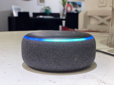 Amazon trabaja en una tecnología para Alexa que recupera la voz de personas fallecidas