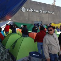CNTE levanta plantón frente a la Cámara de Diputados