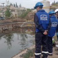 Condena en suspenso para un hombre que tiraba residuos petroleros a un canal de riego en Centenario